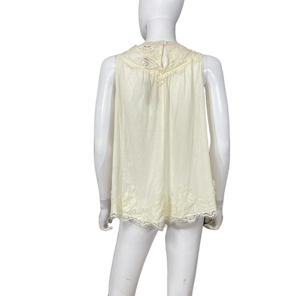 Umgee Ivory Sleeveless Lace Top
New - Picture 5 of 10